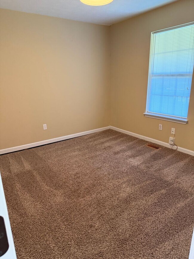 Building Photo - 7063 Seaver Dr NW