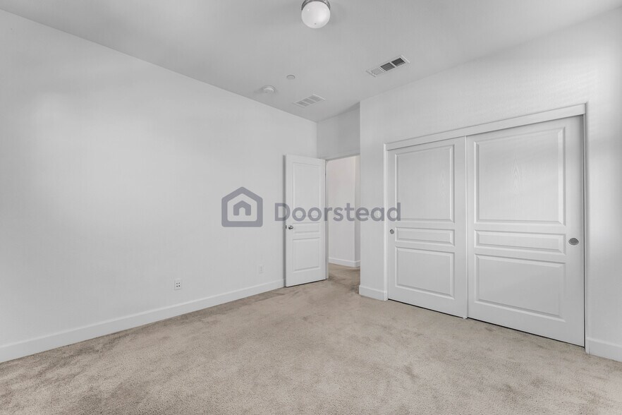 Building Photo - 522 Holstein Rd