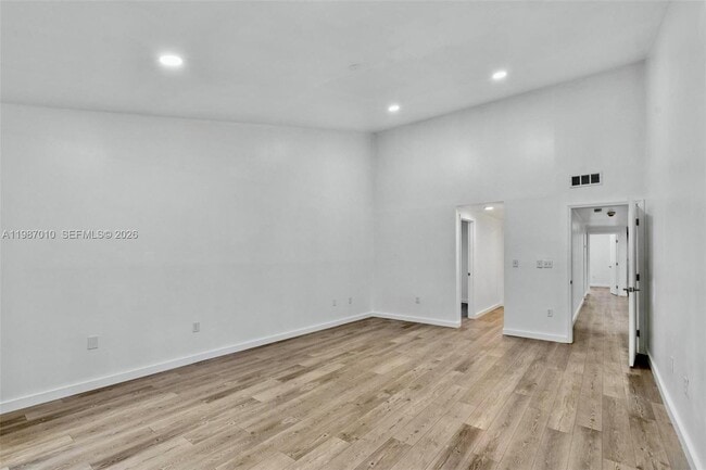 Building Photo - 518 NE 199th Ln