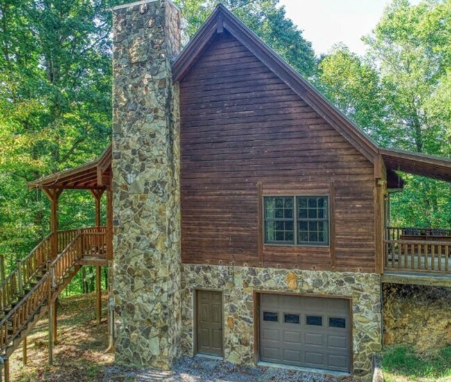 Building Photo - 2 Bedroom / 1 Bath Fully Furnished Cabin on 2 plus acres all utilities included - Surgoinsville TN