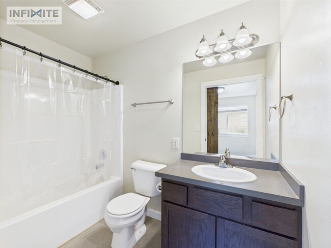 Building Photo - Cute As A Button 2 Bedroom Condo on Baxter Lane!