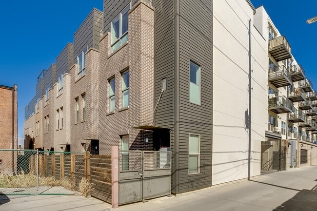 Building Photo - 2426 Welton St