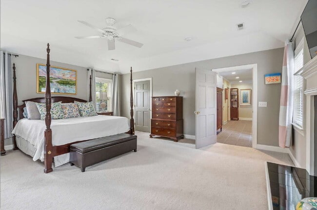 Building Photo - Charming Raleigh Retreat: 4-Bedroom Haven ...