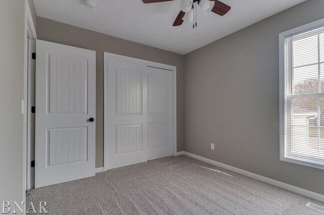 Building Photo - Stunning 4 Bed/3Bath Bi Level