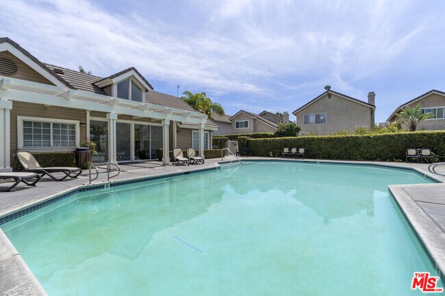 Building Photo - 3863 Thorncroft Ln