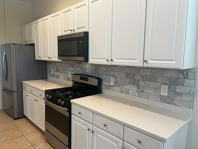 Building Photo - 4726 Claremont Park Dr