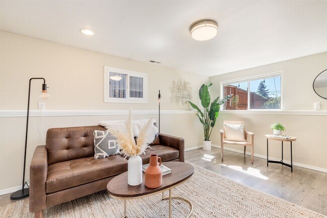 Building Photo - LIM DUPLEX