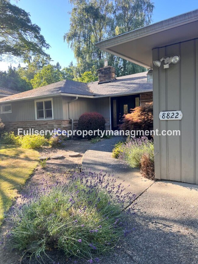 Building Photo - Beautiful Mercer Island Home with Private Hot Tub Pavillion & Spacious Floor Plan