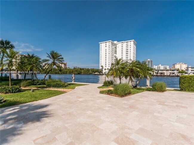 Building Photo - 888 Intracoastal Dr