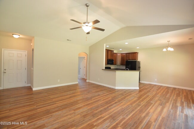 Building Photo - 222 Lakeside Dr
