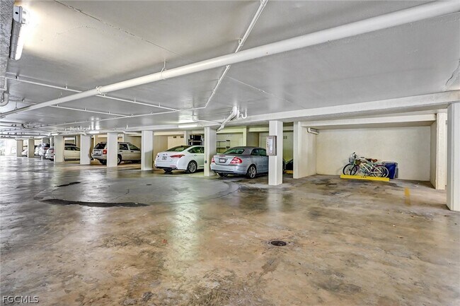 Building Photo - 4821 S Landings Dr