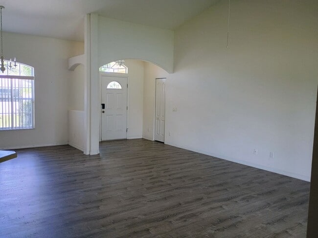 Building Photo - ??????Rent Lowered $ 1,950.00