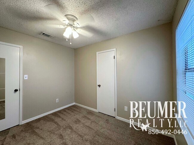 Building Photo - 2292 Sparrow Ln