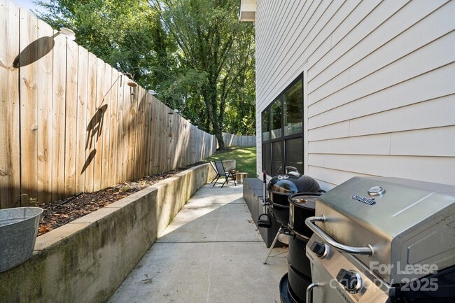 Building Photo - 2507 Marlowe Ave