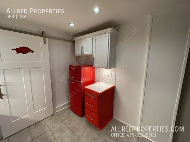 Building Photo - STUDIO APARTMENT WITH ALL UTILITIES PAID A...