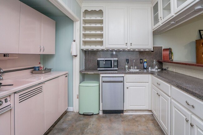 Building Photo - 1101 Biscayne Dr