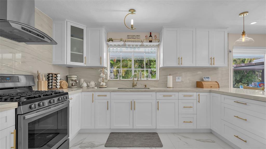 Building Photo - 8425 Southampton Dr