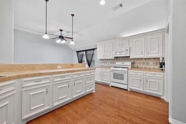 Building Photo - 3702 Sunset Cir