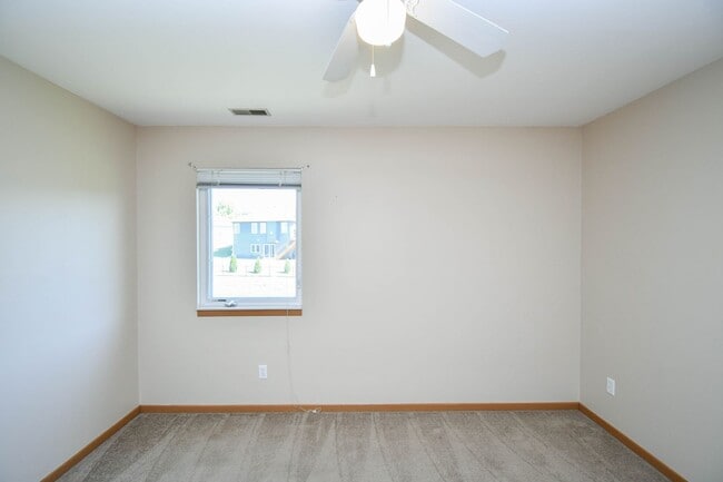 Building Photo - 1420 E Redwood Blvd