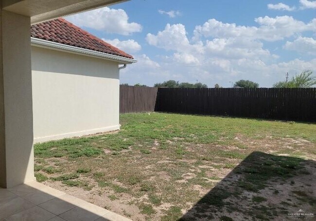 Building Photo - 5105 W Highland Ave