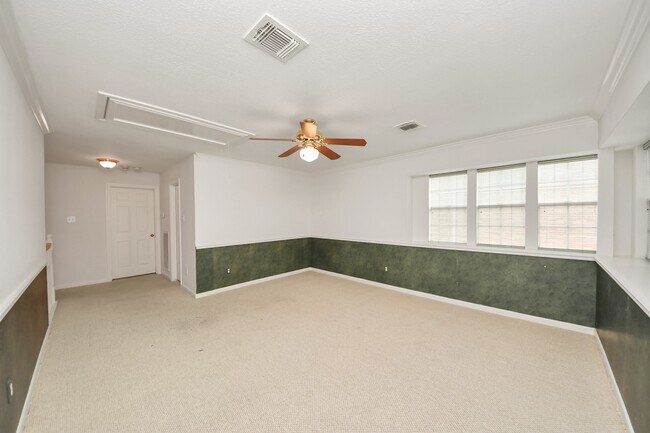 Building Photo - 4418 Bermuda Dr