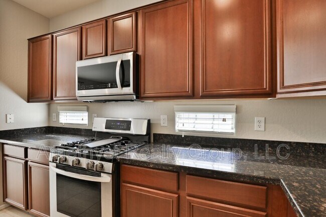 Building Photo - 15068 W Glenrosa Ave