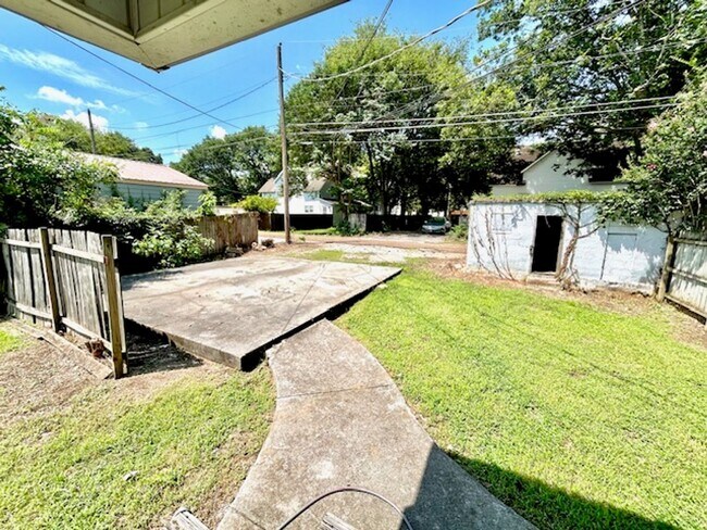 Building Photo - 3514 SW Triana Blvd