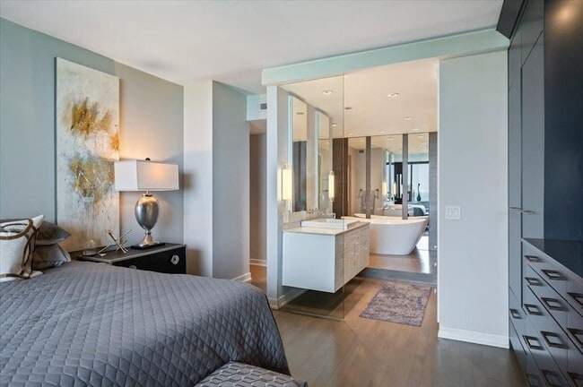 Building Photo - 1000 N Lake Shore Dr