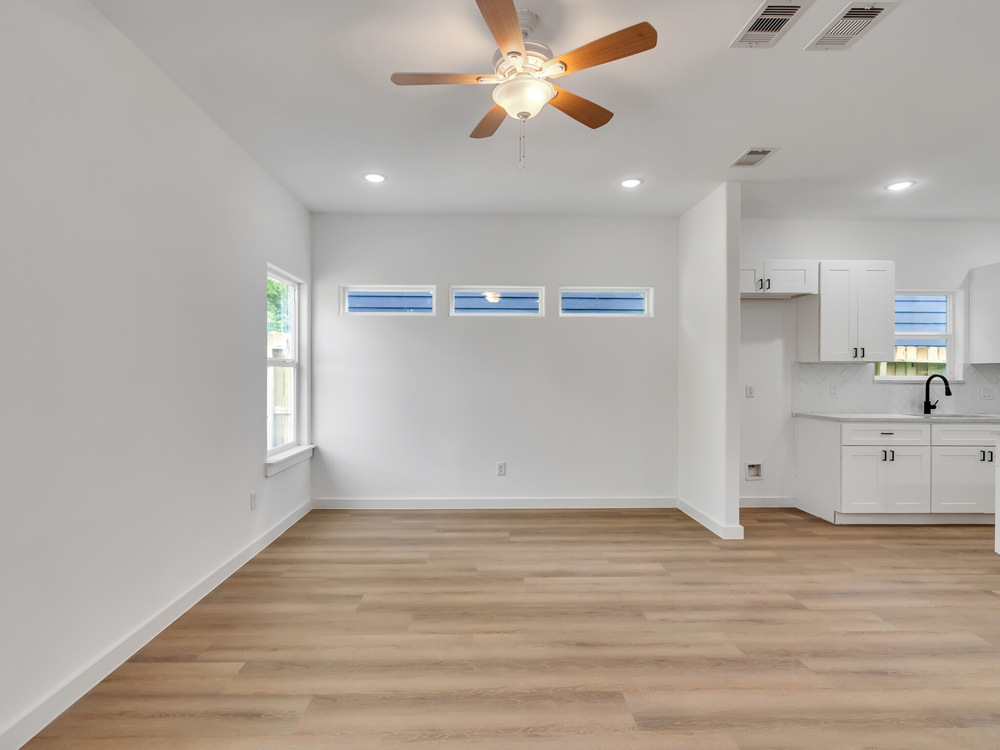 Building Photo - 8104 Crestview Dr