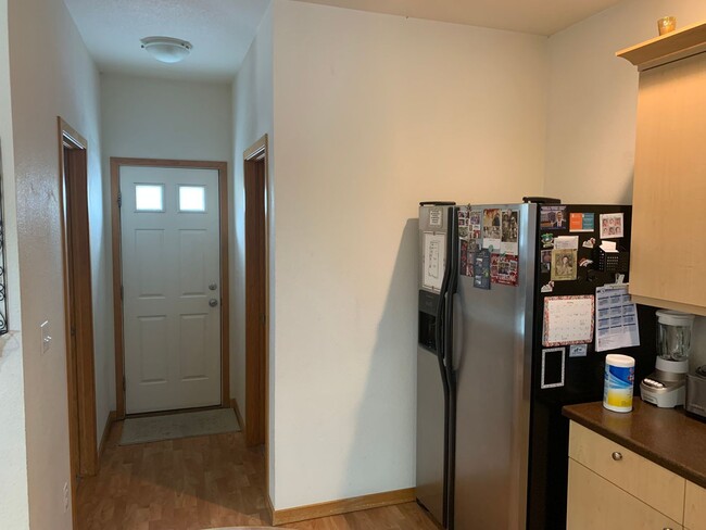 Building Photo - Beautiful 4 Bedroom, 3.5 Bath Home For Ren...