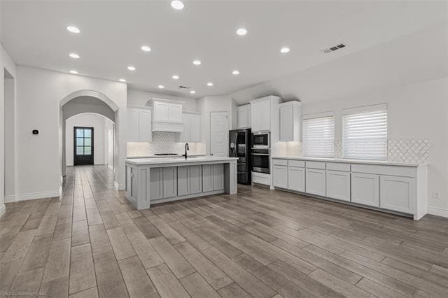 Building Photo - 1009 Queens Lk Trl
