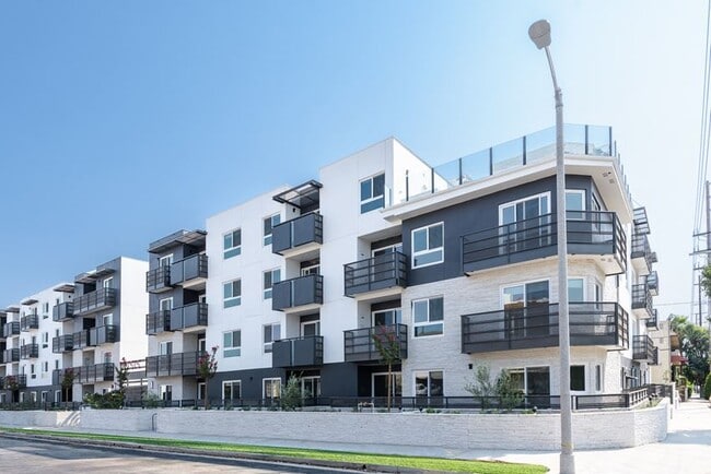 Primary Photo - 1516 Colby Ave