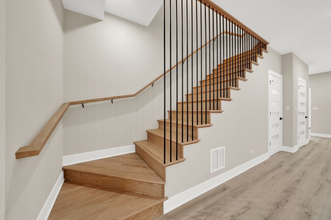 Building Photo - 5901 W Erie St