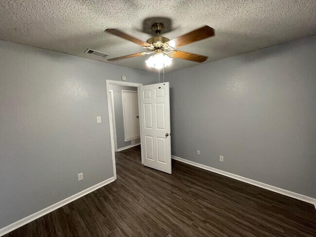 Building Photo - 129 Troy Ave