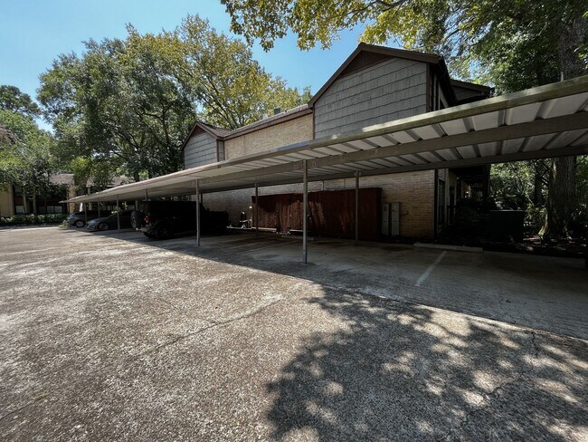 Building Photo - Adorable 1 bedroom, 1 bath Town-Home!!