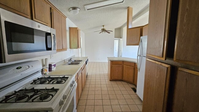 Building Photo - Spacious 3-Bedroom, 2-Bath Mobile Home in California City – Comfortable Living with Great Communi...