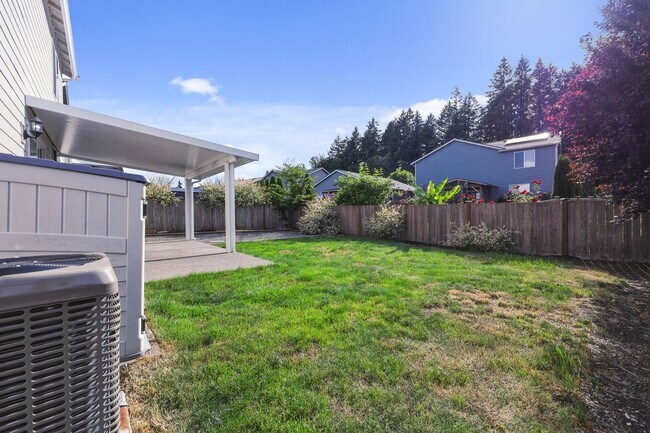 Building Photo - MOVE IN READY NOW! A/C! Multi generational living? Home office? Tumwater School District
