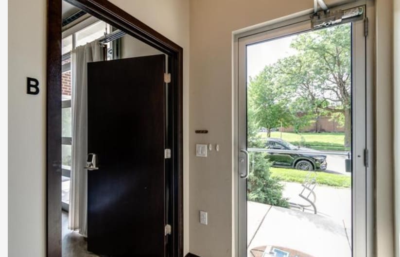 Building Photo - 803 E Mifflin St