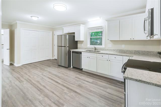 Building Photo - 5806 Katrine Ct