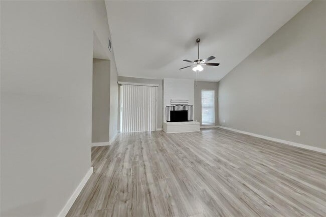 Building Photo - 10207 Horseshoe Bend Dr