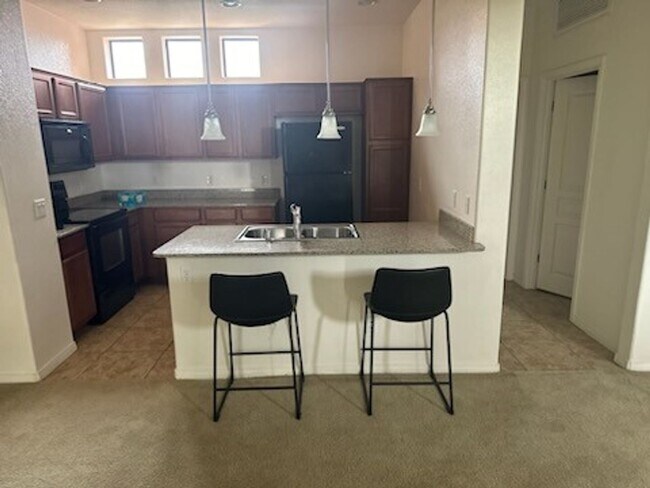 Building Photo - Short term available!! Great location! Dow...