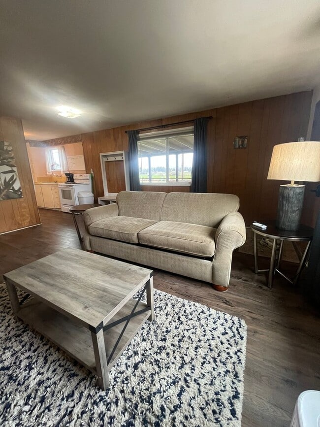 Building Photo - Fully Furnished 1-Bedroom Duplex.