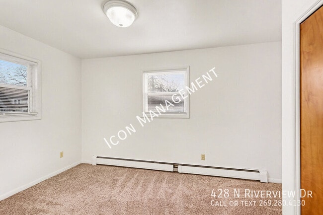 Building Photo - 428 N Riverview Dr