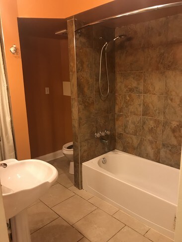 bathroom 2 - 1110 Euclid St NW