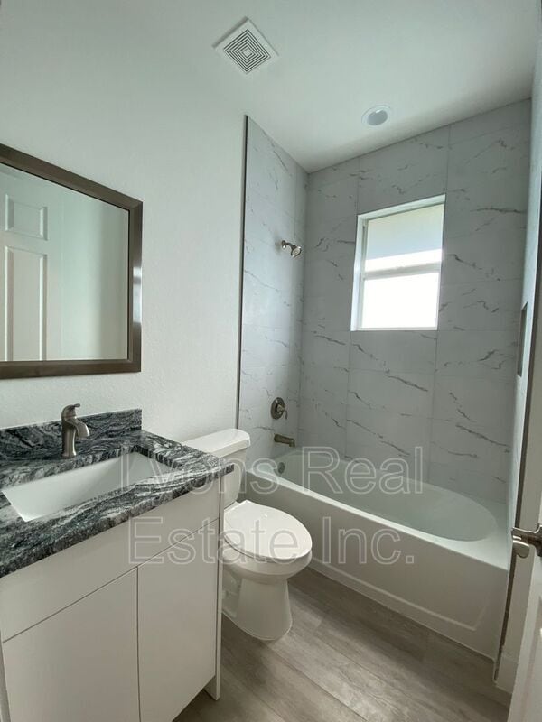 Building Photo - 2635 Starview Ave