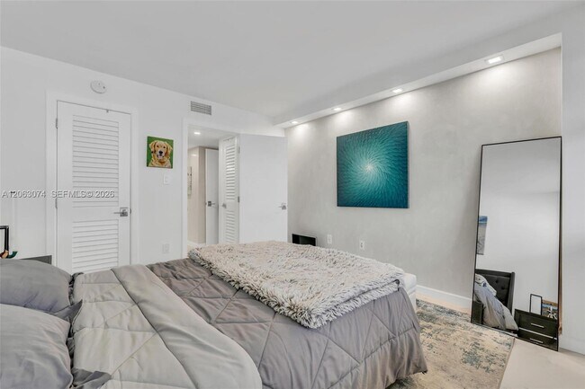 Building Photo - 18071 Biscayne Blvd