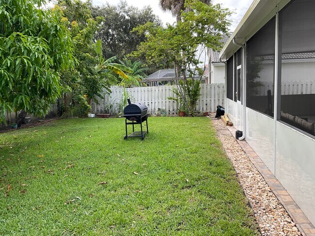 Building Photo - 6566 Spring Meadow Dr