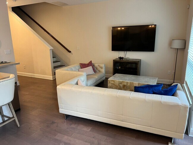 Building Photo - 115 N Arrawana Ave