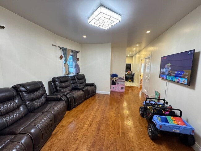 Building Photo - 2163 Quimby Ave
