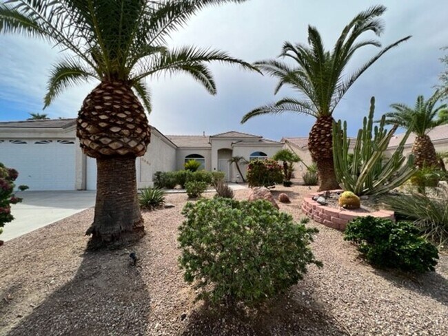 Building Photo - 3 BR LUXE Home-Walk to Colorado River, Golf & near Rotary Park.